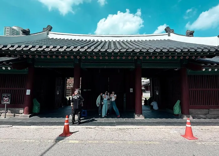 Stroll Seoul, Jongno, Dongmyo, Rooftop, Subway 2min, Luggage Storage Aparthotel